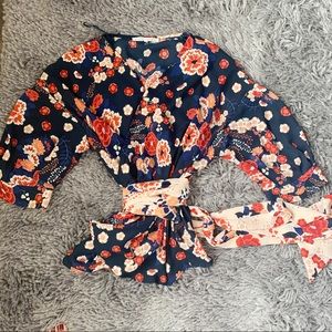 Floral wrap top size M